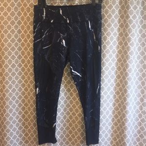 COPY - VOGO Athletica 3/4 length leggings size L